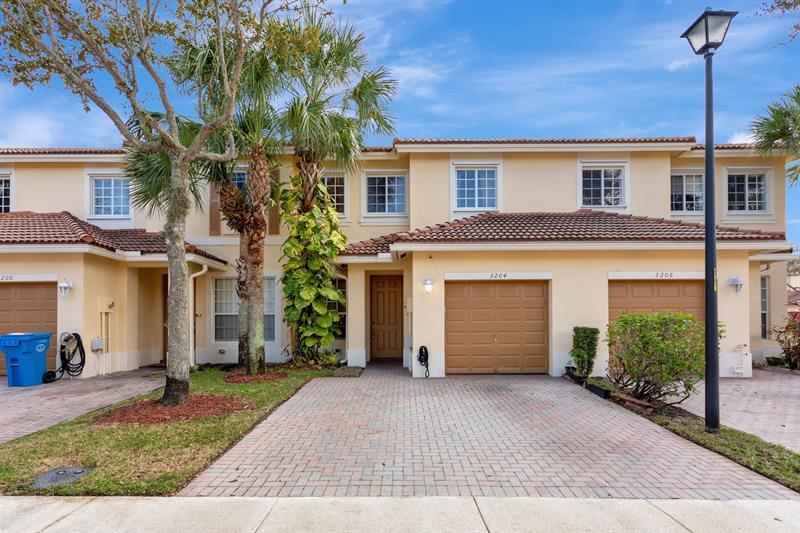 Foto principal - 3204 NW 33rd St