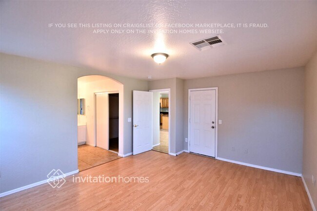Building Photo - 5621 S 11th Pl