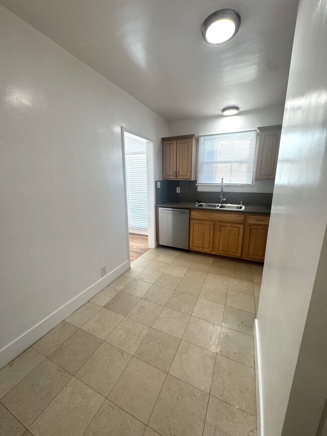 Cocina - 614 Acanto St