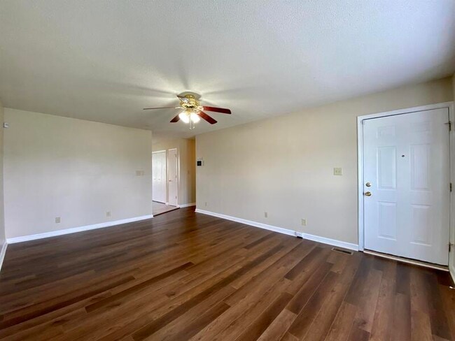 Foto del edificio - 701 Carbondale Dr