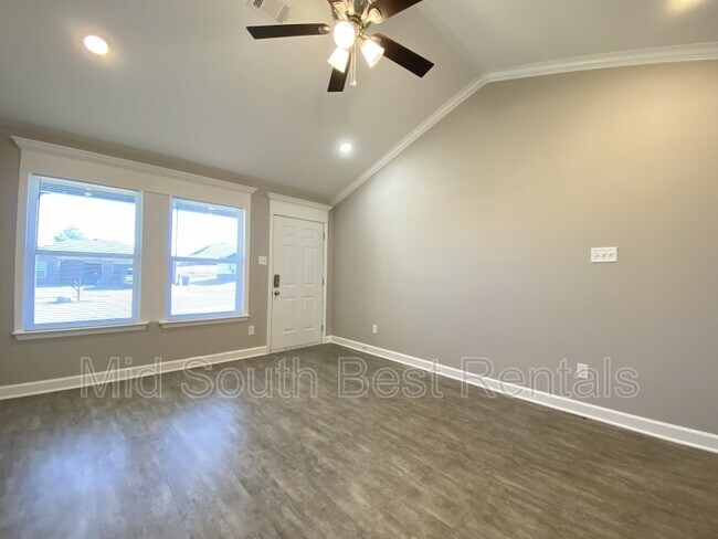 Building Photo - 109 Sparrow Rd
