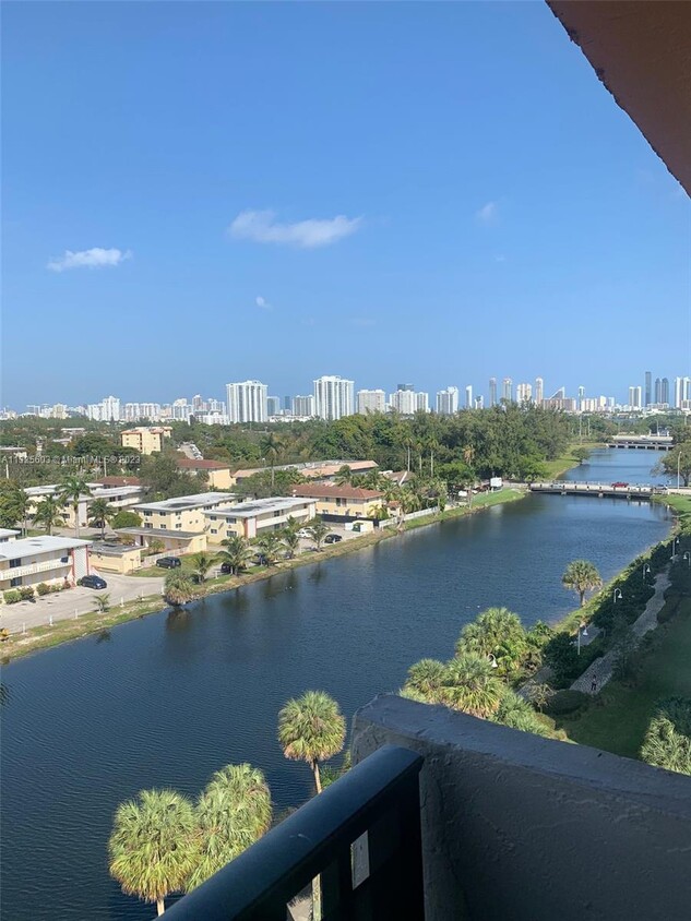 2075 NE 164th St Unit 1014, North Miami Beach, FL 33162 Condo for