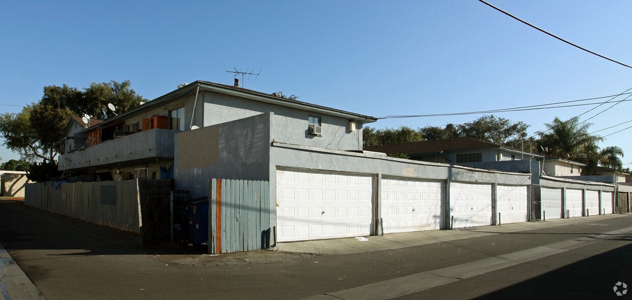 Building Photo - 1632-1638 W Juno Ave