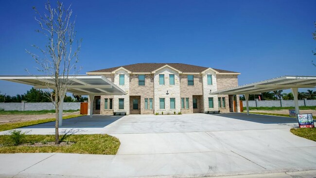 Building Photo - 520 S Newport Ave