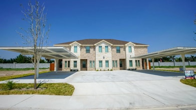 Building Photo - 404 S Newport Ave