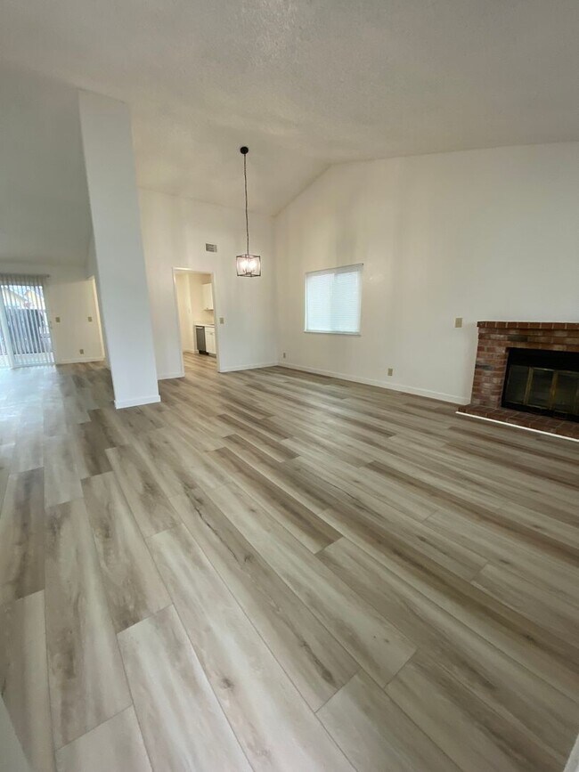 Foto del edificio - Fully Remodeled Single Story Spacious 3bed/2 bath home on corner lot in Suisun City!!!!