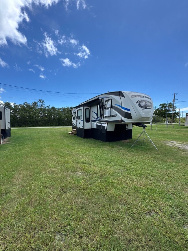 Building Photo - 11850 FL-24