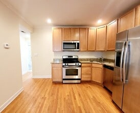 Building Photo - 2856 W Rosemont Ave