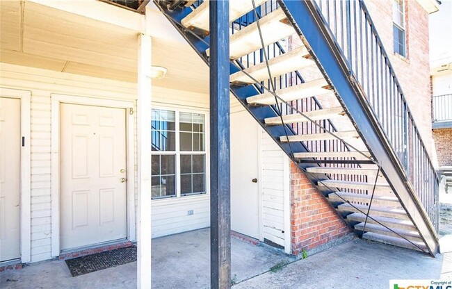 Building Photo - 2708 Garland Dr