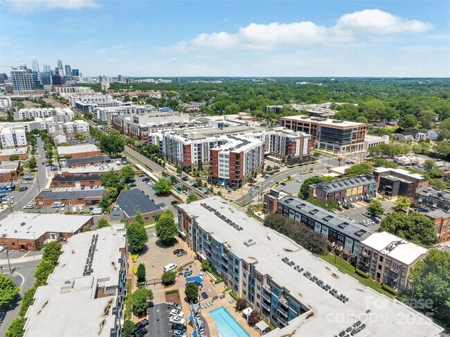 Foto del edificio - 3000 South Blvd