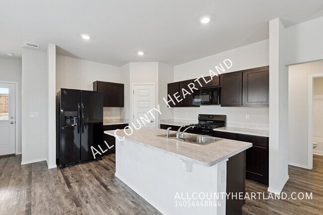 Building Photo - 9512 Stallion Dr