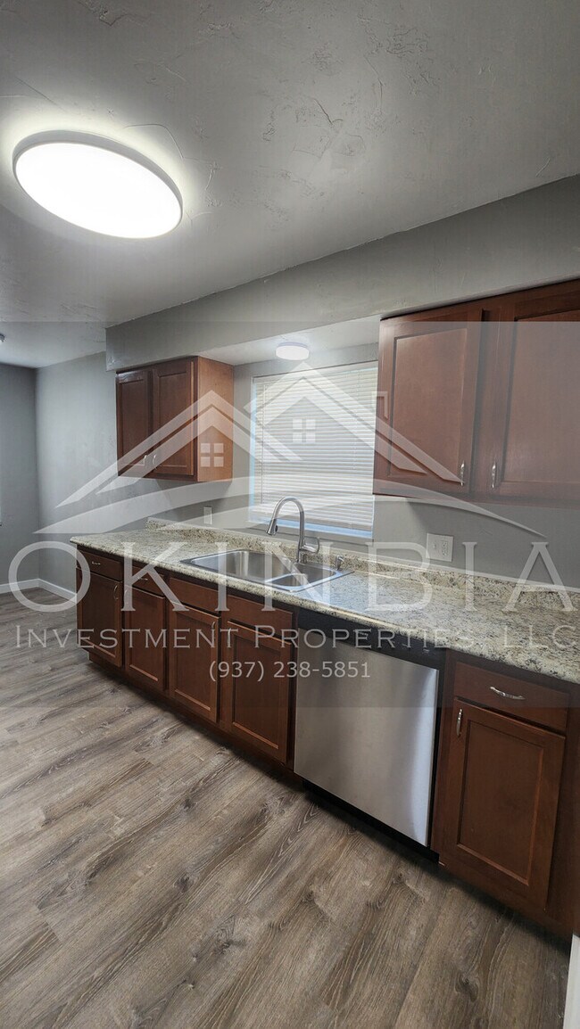 Building Photo - 3 bedroom 1.5 bath home