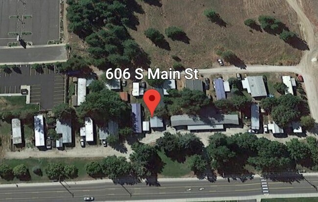 Building Photo - 606 S Main St