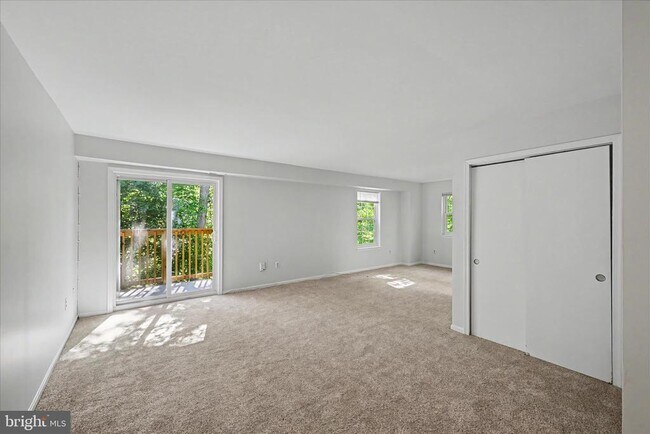 Foto del edificio - 678 Newbridge Ct
