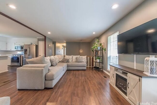 Building Photo - 6509 Blackstone Dr