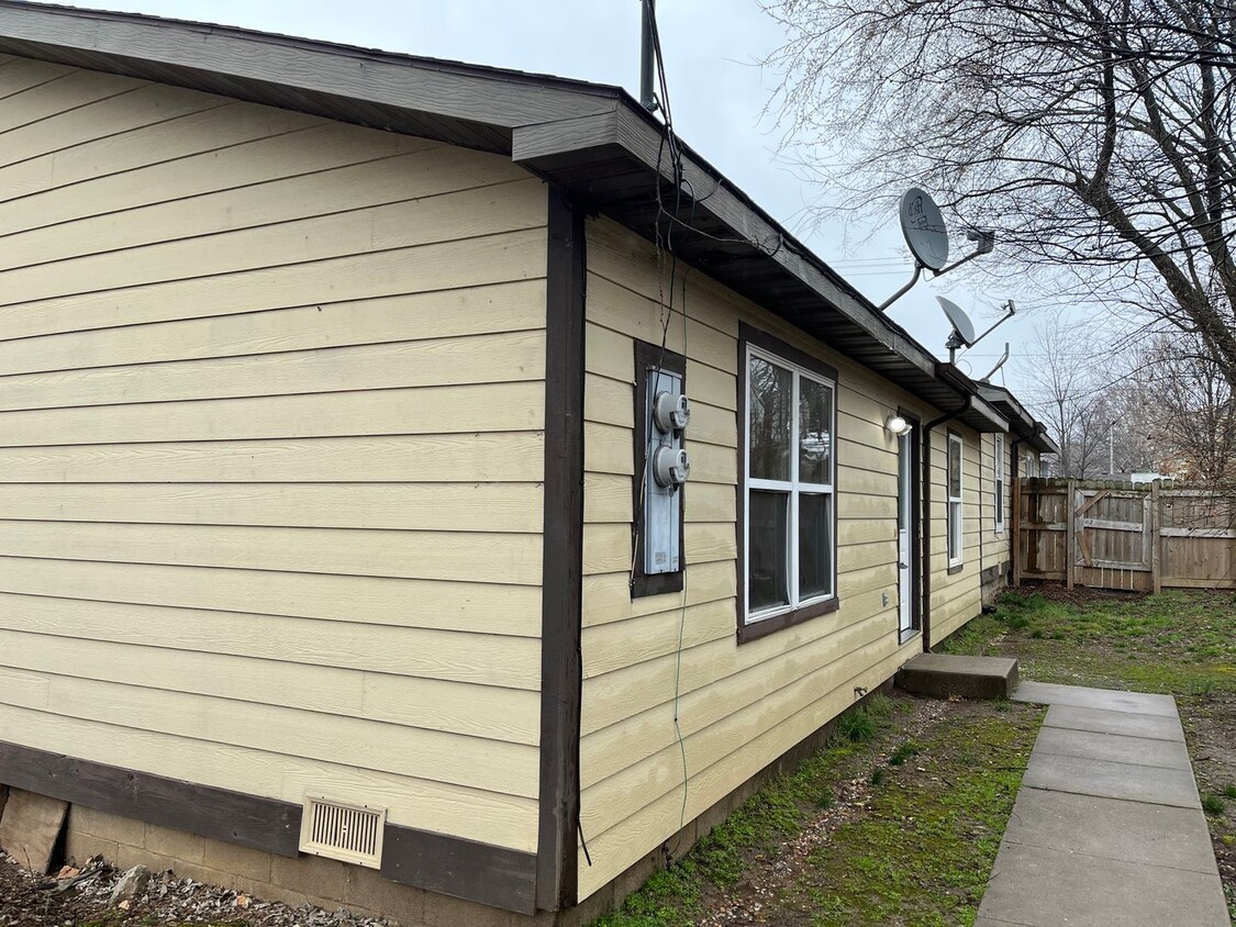 Primary Photo - 1607 N Grant Ave