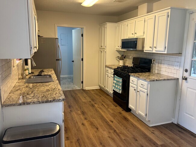 Kitchen/Laundry combo - 3 Jennifer Ct