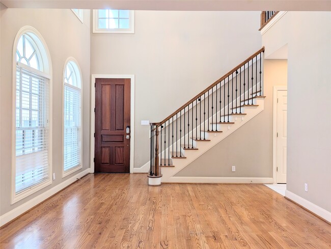 Building Photo - 5511 Val Verde St