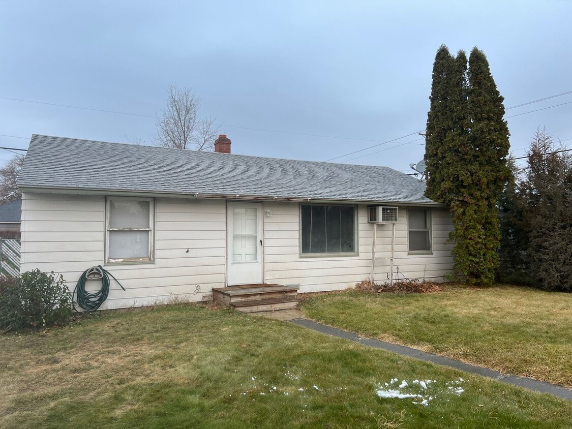 Foto principal - Rent Reduced! Cute 3 bedroom 1 bath Home f...