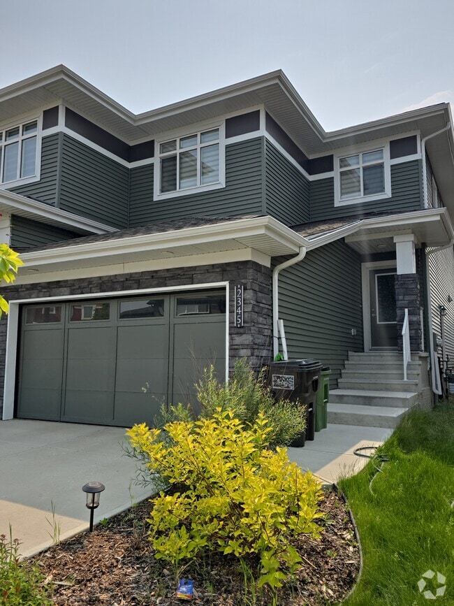 Building Photo - 2345 Wonnacott Cres SW
