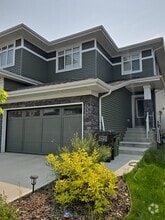 Building Photo - 2345 Wonnacott Cres SW