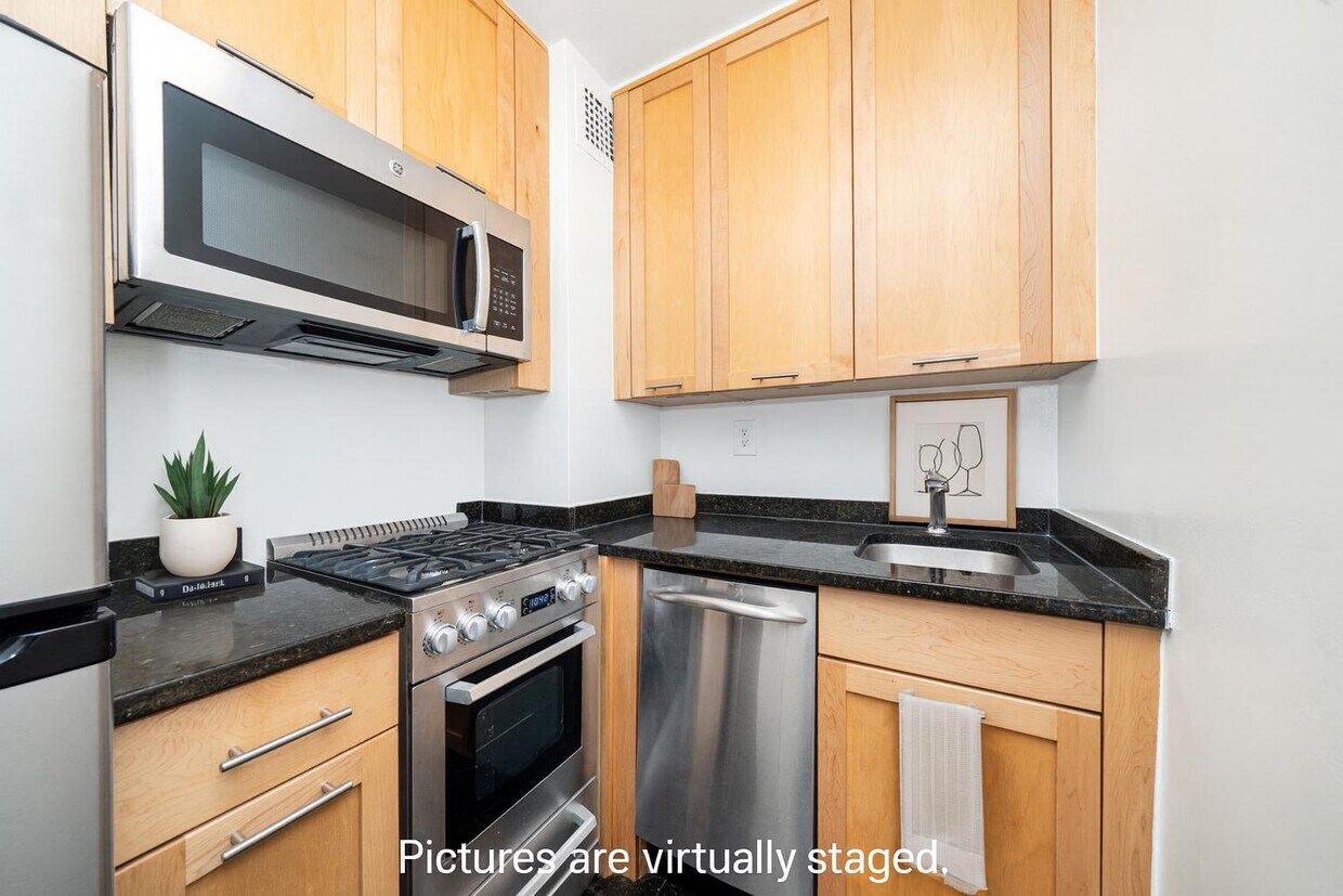 Building Photo - Spacious Midtown East 500+ SF Studio | Full-Service Building | Doorman + Gym