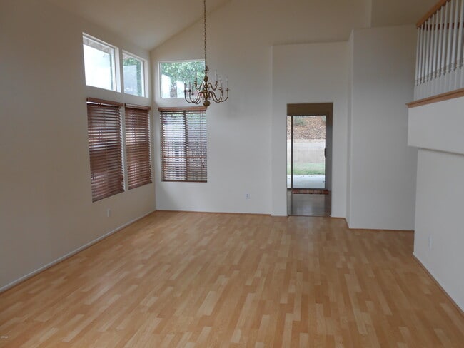 Building Photo - 10471 Mammoth St