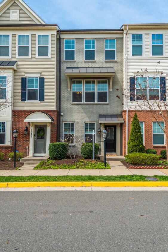 25477 Feltre Ter, Chantilly, VA 20152 Townhome Rentals in Chantilly
