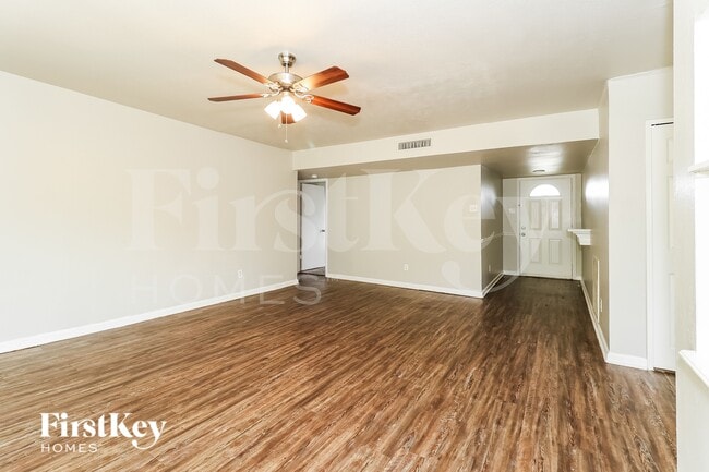 Foto del edificio - 2918 Rayswood Dr
