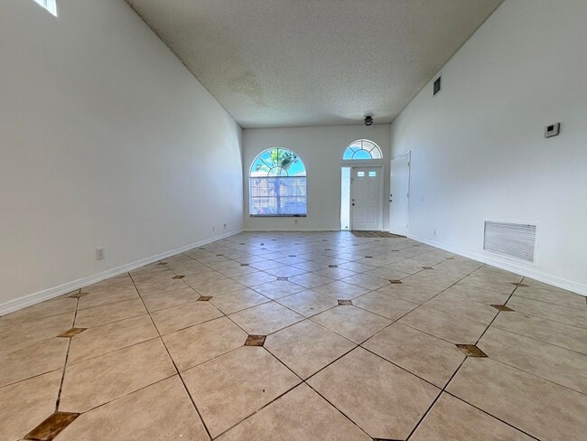 Foto del edificio - 133 Woodlake Cir