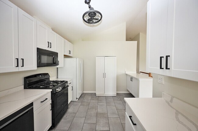 Building Photo - 982 Mayfair Ct