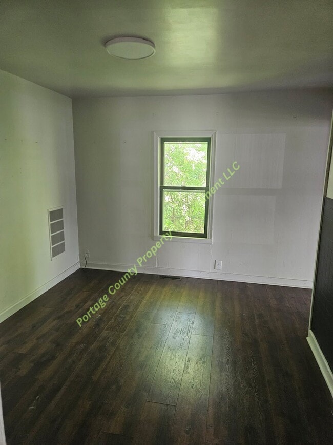 Building Photo - 748 Isadore St