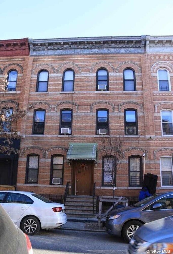 Primary Photo - 17-32-32 Madison St