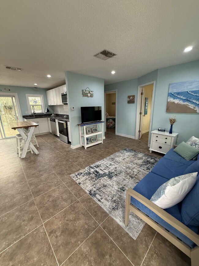 Building Photo - 6814 Driftwood Dr