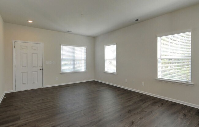 Building Photo - Beautiful 3 Bedroom 2.5 Bathroom end unit ...
