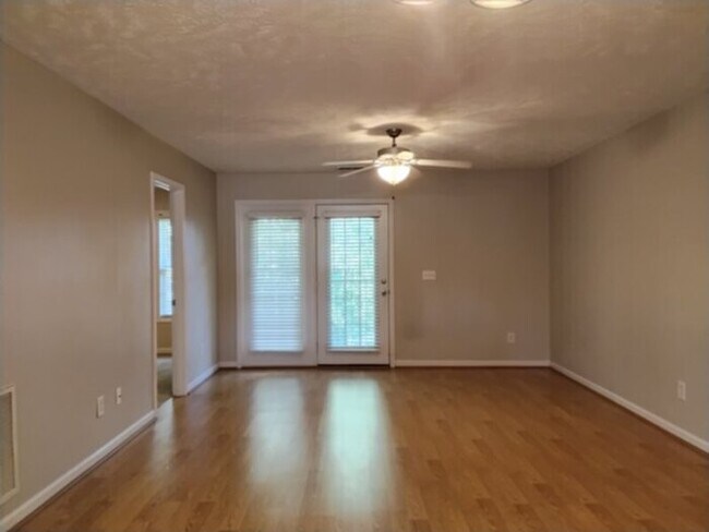 Foto del edificio - 153 Wading Creek Ln