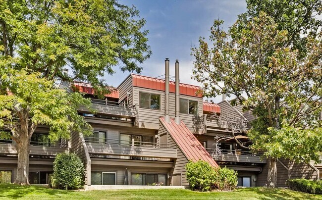 Building Photo - 836 Walnut St
