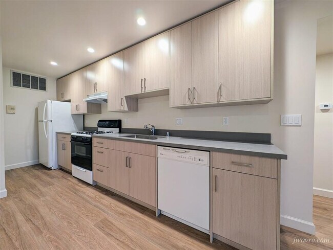 Foto del edificio - 320 Brazil Ave