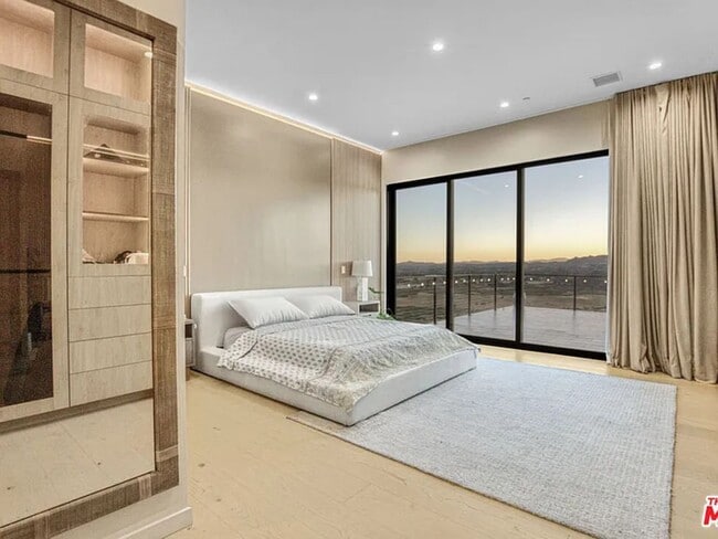 Building Photo - 22570 S Summit Ridge Cir