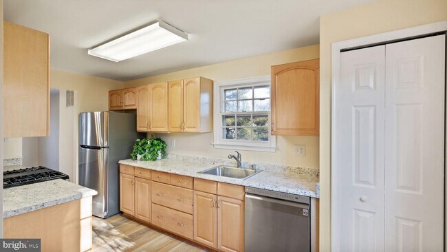 Building Photo - 14400 Salisbury Plain Ct