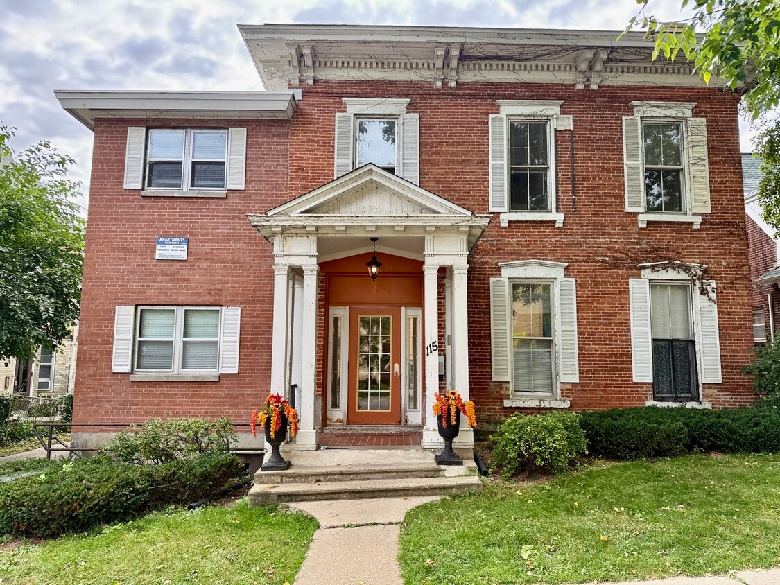 Primary Photo - The Badger Den Apartments on Gilman