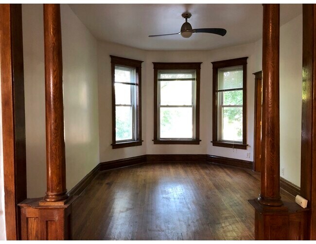 Building Photo - 1227 N Rockwell St