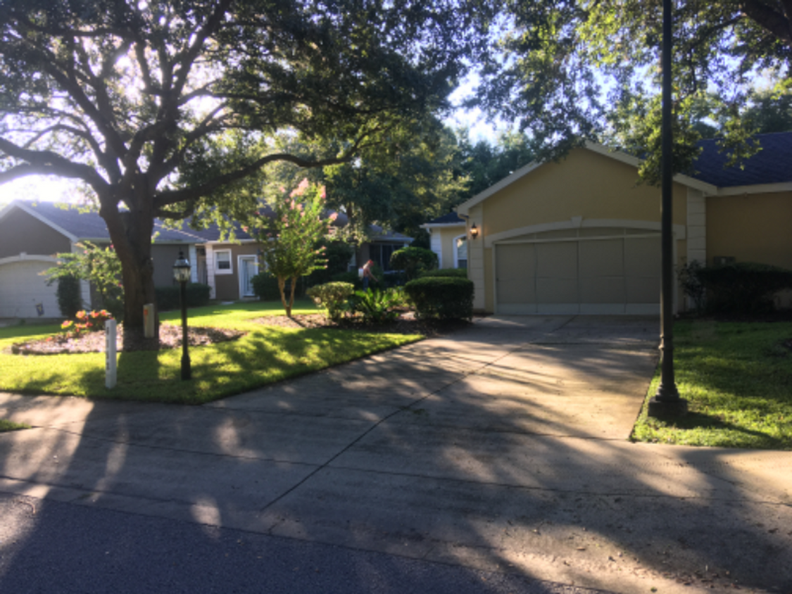 Primary Photo - Bungalow in the Harbor Hills Country Club