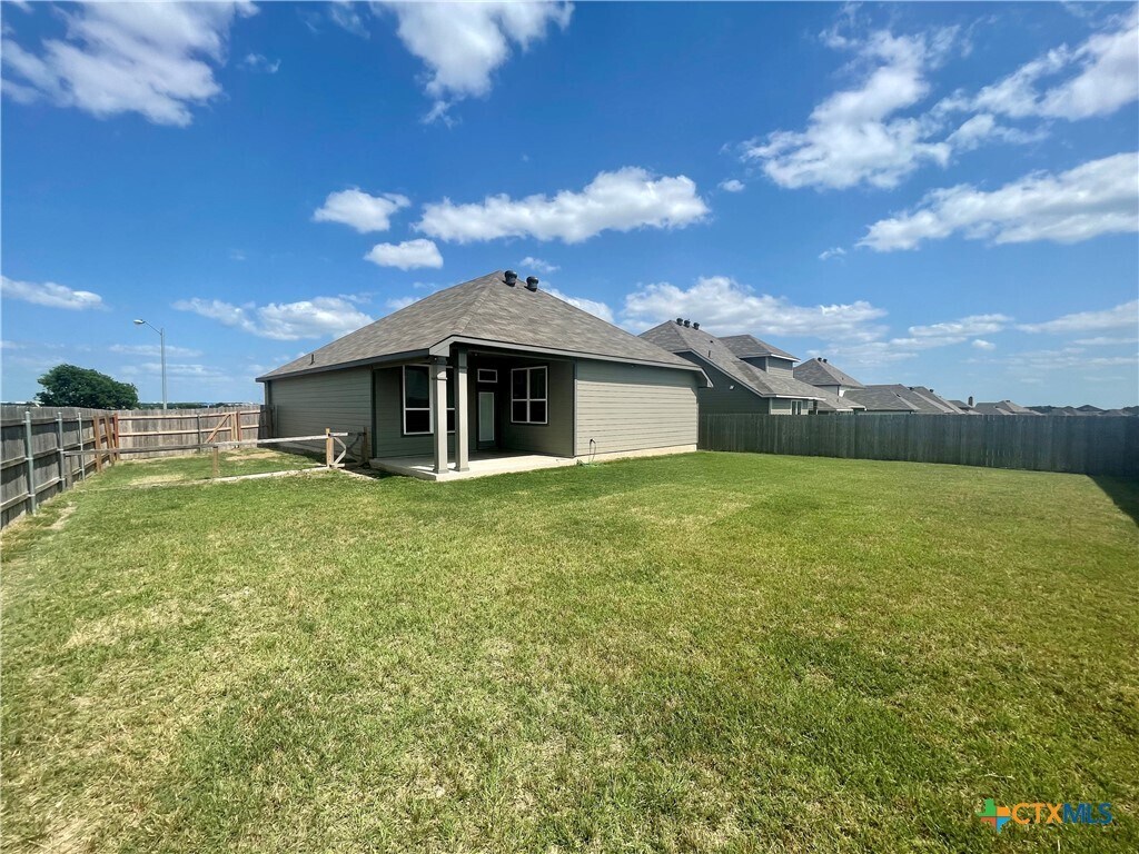 Foto del edificio - 1938 Bayou Wood Ln