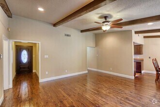 Building Photo - 5004 Suburban Dr