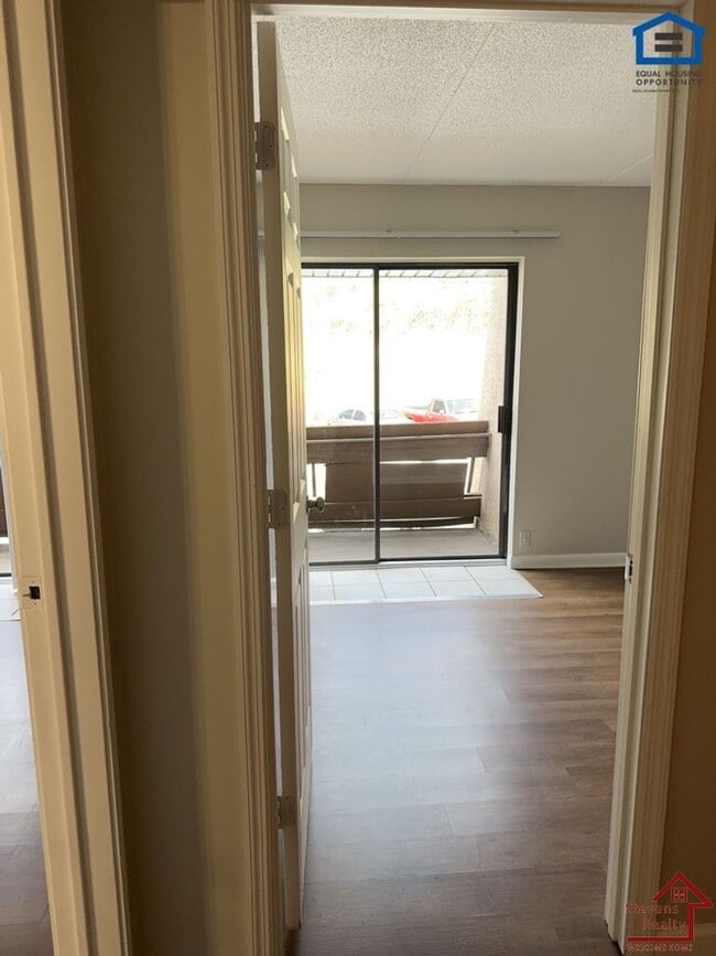 Building Photo - 915 S Seminole Dr