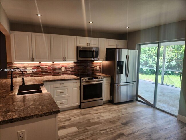 Building Photo - 107 18th Ave S