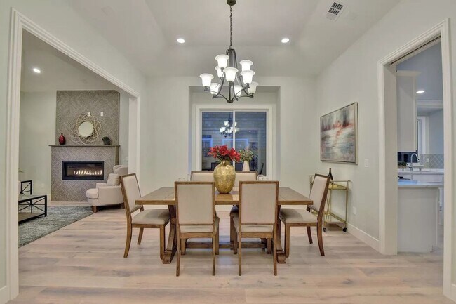 Building Photo - WILLOW GLEN - Luxury home nestled in beaut...