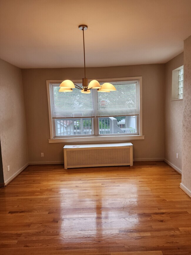 Building Photo - 5505 Beacon St