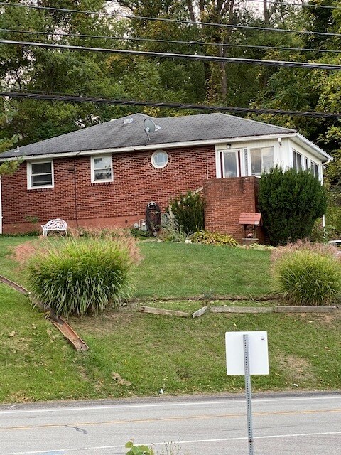 Building Photo - 1017 Jacks Run Rd